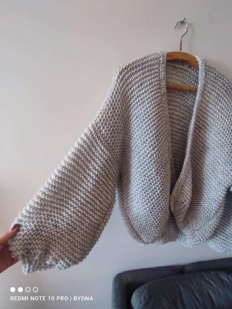 Cárdigan acolchado de mohair de angora, suéter de punto acogedor hecho a mano, punto grueso extragrande, prendas de punto de lujo para mujer de BYDNA Gris
