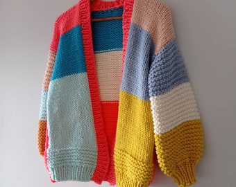 Grof regenbooggebreid vest, oversized colorblocktrui, handgemaakt cadeau voor haar van BYDNA