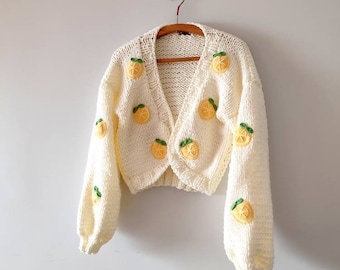 Zitronenscheibe Stickerei Frau trendige Strickjacke, Baumwolle oder Acryl Oversize Frühling Mid Crop Strickpullover, Geburtstagsgeschenk für Sie, handgemachte Pullover