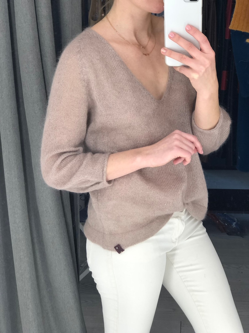 Pull en maille de mohair blanc pour femme. Pull chaud et transparent en alpaga. Pull tricoté main confortable pour femme. Pull transparent en mohair et soie image 6