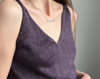 Haut en maille de lin bio violet. Débardeur en tricot de soie violet pour femme. Haut en maille à la main avec encolure en V et dos. Débardeur à fines bretelles