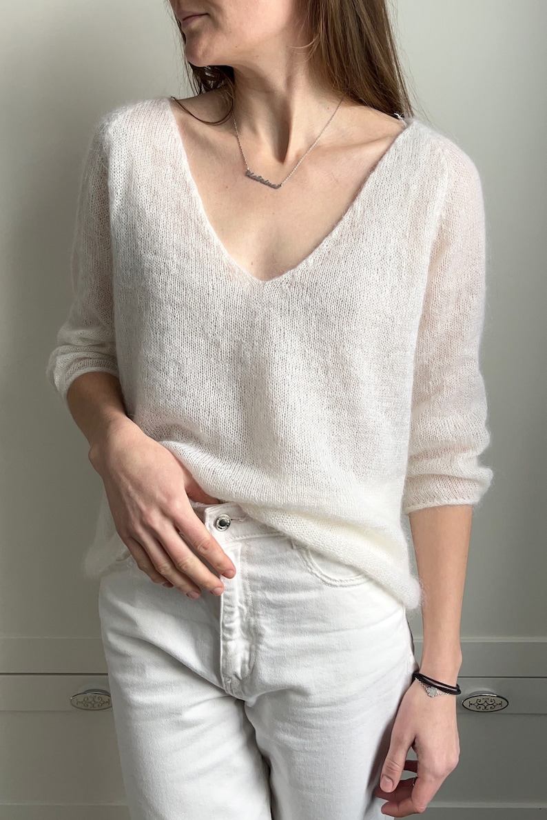 Pull en maille de mohair blanc pour femme. Pull chaud et transparent en alpaga. Pull tricoté main confortable pour femme. Pull transparent en mohair et soie image 2