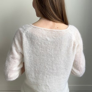 Pull en maille de mohair blanc pour femme. Pull chaud et transparent en alpaga. Pull tricoté main confortable pour femme. Pull transparent en mohair et soie image 4