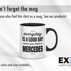Op de afbeelding: Witte keramische mok met een zwart handvat. De mok heeft zwarte tekst die "everyday IS A GOOD DAY when you drive a MERCEDES" luidt.
