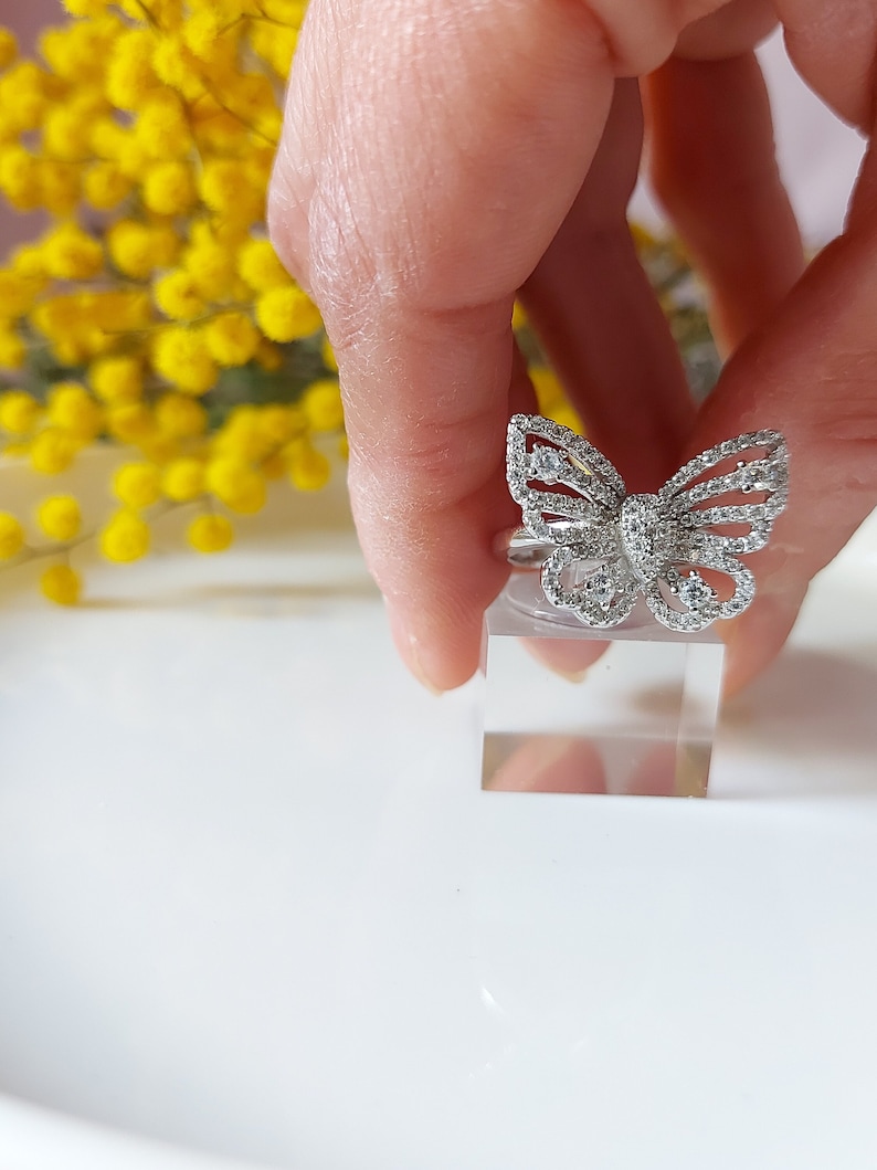 Gorgeous Mariah Carey Butterfly Ring in rhodium-plated 925 sterling silver adorned with high-quality simulated diamonds. image 8