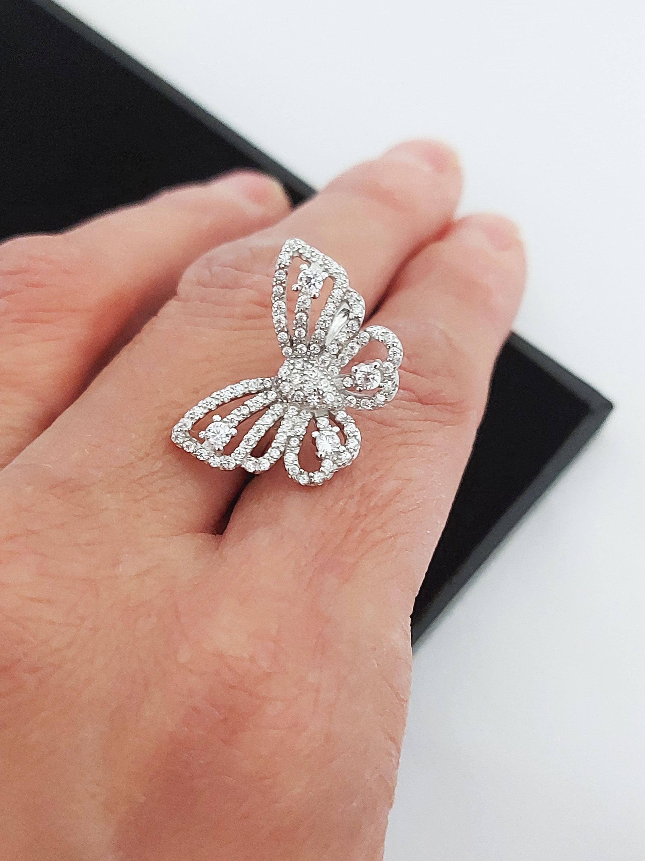 Mariah carey deals butterfly ring cost