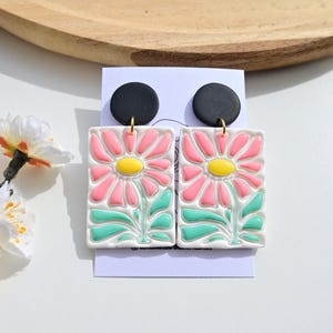 Orecchini in argilla polimerica / Orecchini pendenti floreali in argilla / Orecchini lunghi minimalisti con fiori / regalo fatto a mano