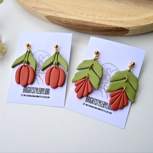 Boucle d&#39;oreille en pâte polymère. Boucles d&#39;oreilles modernes fleur. Boucles d&#39;oreilles longues uniques, boucles d&#39;oreilles tendance, boucles d&#39;oreilles minimalistes, cadeau fait main