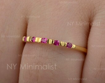 14 kt gouden roze robijnring, halve eeuwigheid kleine band