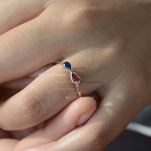 Goldring mit Rubin und Saphir: Minimalistischer Stapelring mit Geburtsstein