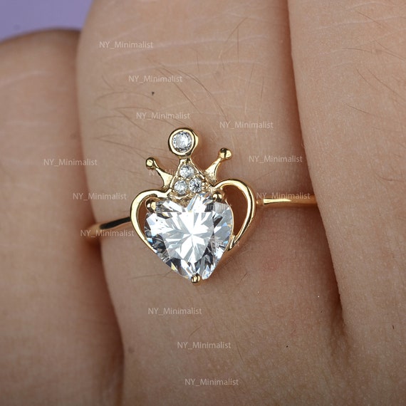 Heart crown diamond ring store