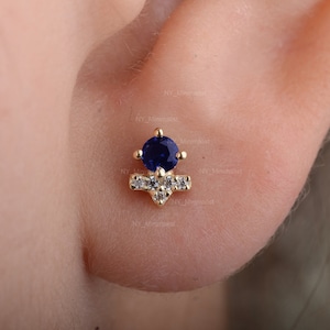 Oorknopjes blauwe saffier: 14 kt geelgouden september-geboortesteen effen diamant