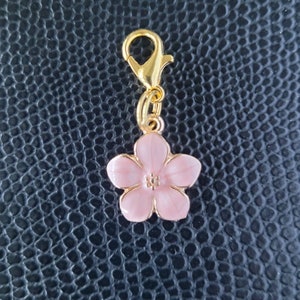 Lovely little flower zipper pull charm, enamel, cherry, blossom, sakura, jacket, schoolbag, pencilcase, bracelet, handbag, pink gold colour