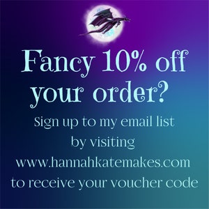 Op de afbeelding: Een paarse en blauwe gradi&euml;ntachtergrond met een witte maan en een zwarte draak die er voor vliegt. De tekst "Fancy 10% off your order? Sign up to my email list by visiting www.hannahkatemakes.com to receive your voucher code" is in wit geschreven.