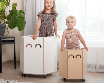 Caja de juguetes de madera con ruedas