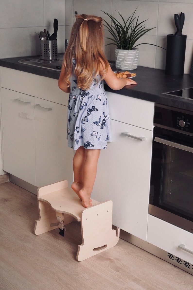 3 in 1 Kitchen Tower : High chair, step stool, kids desk. image 5