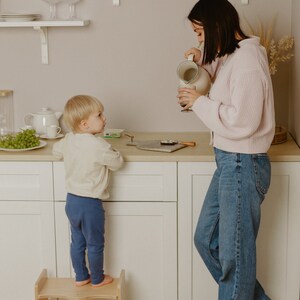 3 in 1 Kitchen Tower : High chair, step stool, kids desk. image 6