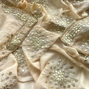 Gold Gotta Patti Blumen Chiffon Dupatta