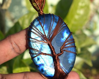 Pendentif enveloppé de fil de cuivre de pierre précieuse de labradorite de feu bleu naturel, bijoux en cuivre de grande taille, pendentif de créateur, cadeau de noël pour Love Girl WW1