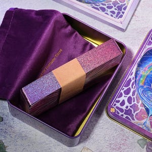 Begränsad upplaga: Cherry Dreamwoven Lenormand-kortlek – Deluxe och Mini, rosa lila kanter (digital guidebok) Deluxe -Purple fine