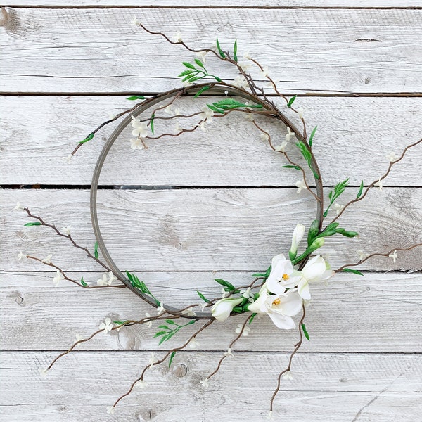Spring Wreath, White Flower Wreath, Wooden Hoop, Small Winter wreath, Wedding Decor, Wedding Gift, Minimalist