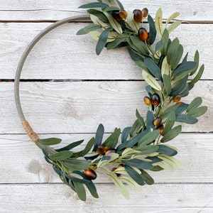 Corona de ramas de olivo, corona de vegetación, corona pequeña, aro de madera, decoración de pared para uso diario, corona para puerta, regalos por menos de 50, casa de campo