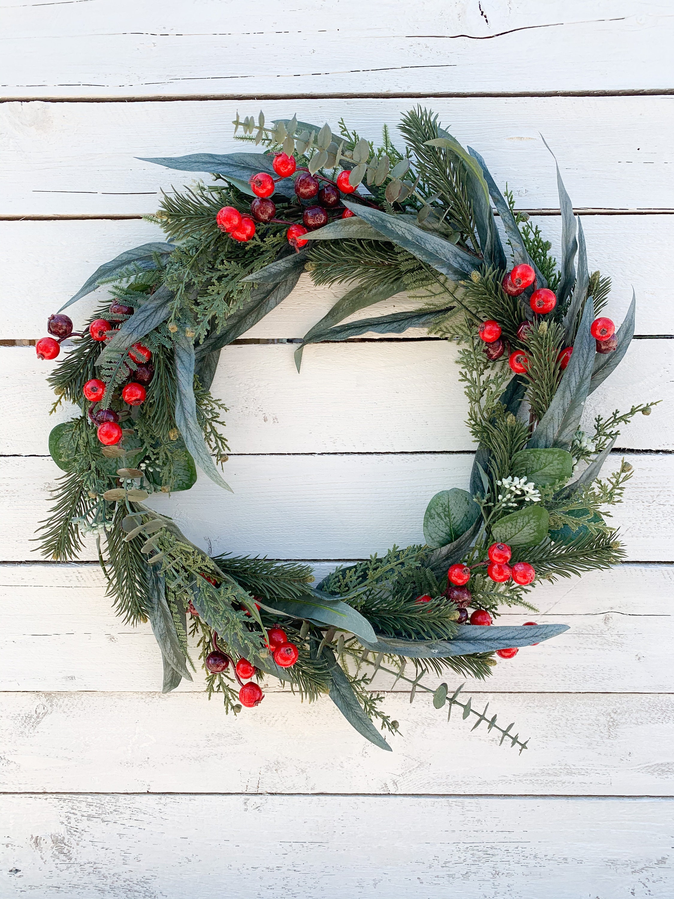 Couronne de Noël, Verdure à L'eucalyptus, Décor Porte d'entrée, Baies Houx Rouges, Vacances La Ferme