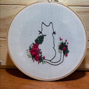 Handmade embroidery hoop // Cat Embroidery // Wall Hanging // Hoop Art