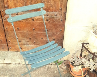 Ancienne chaise de bistrot pliante française en bois et métal - pour jardin, intérieur, patio, ambiance de café - décor des années 40,