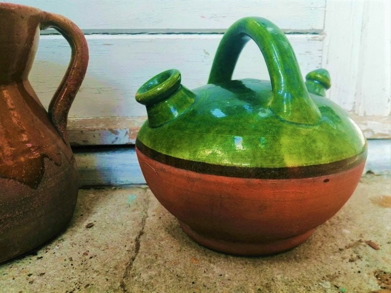 French Vintage Terra Cotta et Green Glaze Buret ou Pichet Provençal à Usage Déco, Français Kitchenal