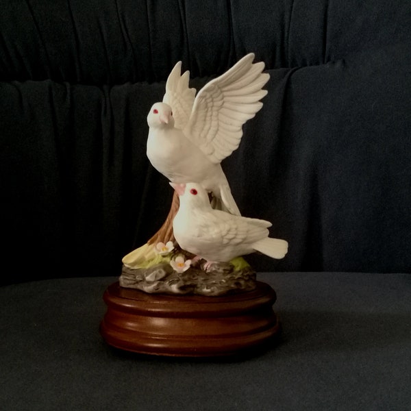 Bird Sanctuary Music Box by Maria Goretti with COA Plays "Born Free" - Pristine