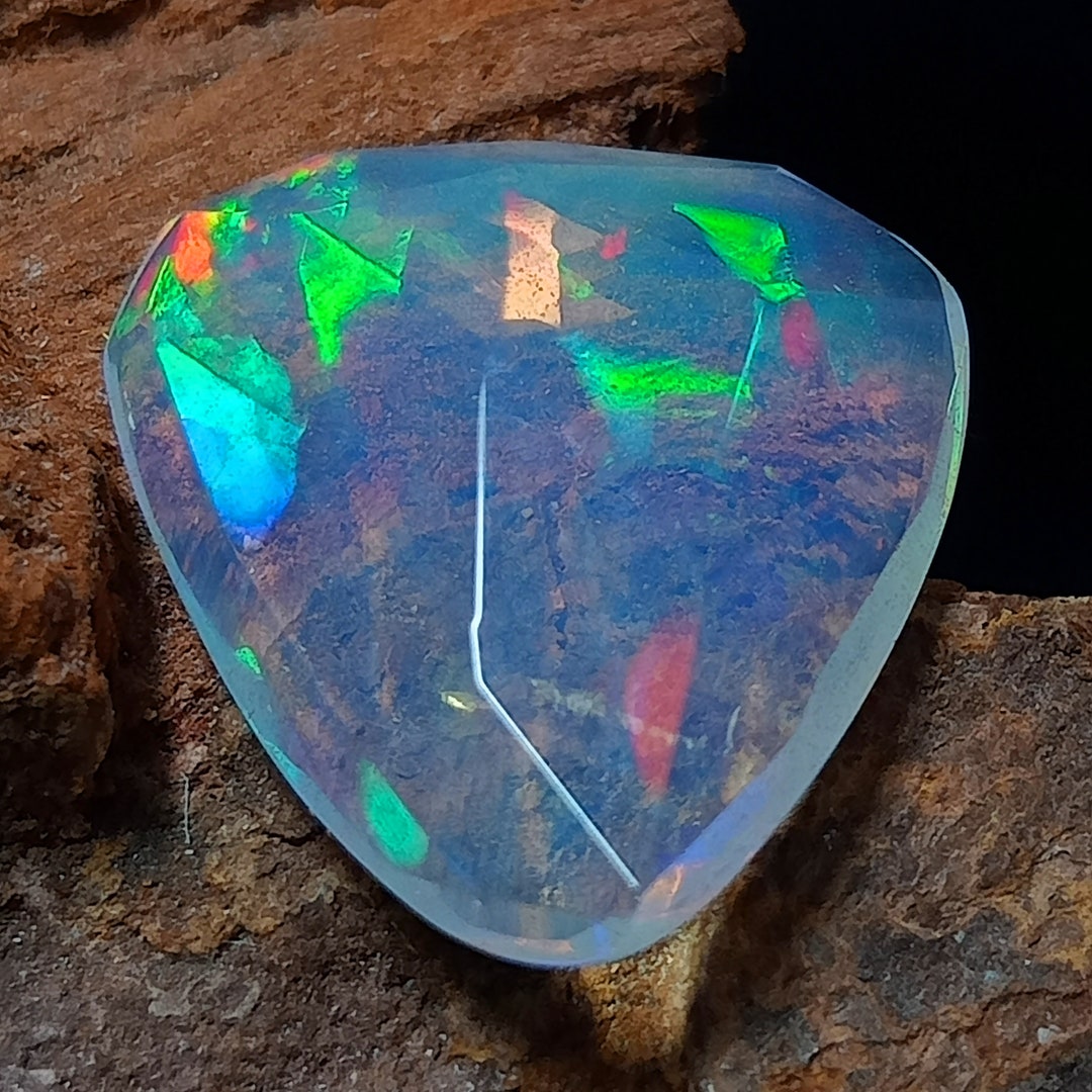 Buy 2.55 Cts Water Dark Base Fair Pattern Sparkling 5/5 Ethiopian Opal ...