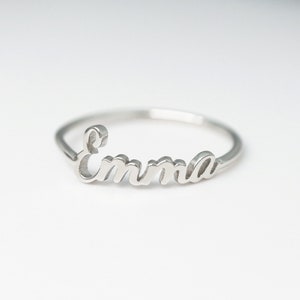 Anillo de nombre personalizado Anillo de monograma personalizado Anillo de promesa de firma de pareja Oro para él y para ella joyas Regalo de apilamiento de letras delicadas para mujeres mamá