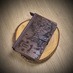 Journal en bois enveloppé Le Seigneur des anneaux, carnet de notes carte de la Terre du Milieu, journal intime personnalisé à monogramme