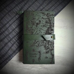 In Lord of the Rings verpakt leren dagboek, notitieboek kaart van de Midden-aarde, aangepast dagboek met monogram