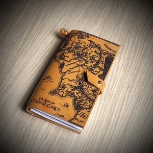 Journal en cuir enveloppé Le Seigneur des anneaux, carnet de notes carte de la Terre du Milieu, journal personnalisé à monogramme