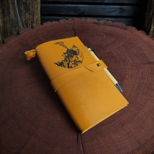 Eingewickeltes Leder Reisejournal Handgemacht, Weihnachtsgeschenk, Graviertes nachfüllbares Notizbuch, Traveler Notebook Insert, Benutzerdefiniertes Monogrammiertes Tagebuch