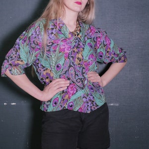 Vintage BLOUSE Purple Pink Golden Turquoise 80s Flower Feather Leaf Pattern Women's Shirt Short Sleeve Feminine Collared Floral Paisley Top image 10