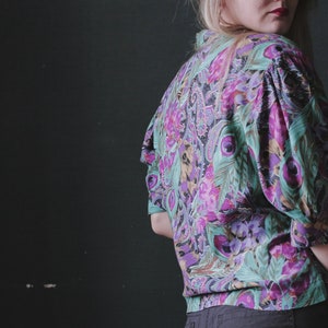 Vintage BLOUSE Purple Pink Golden Turquoise 80s Flower Feather Leaf Pattern Women's Shirt Short Sleeve Feminine Collared Floral Paisley Top image 7
