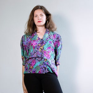 Vintage BLOUSE Purple Pink Golden Turquoise 80s Flower Feather Leaf Pattern Women's Shirt Short Sleeve Feminine Collared Floral Paisley Top image 2