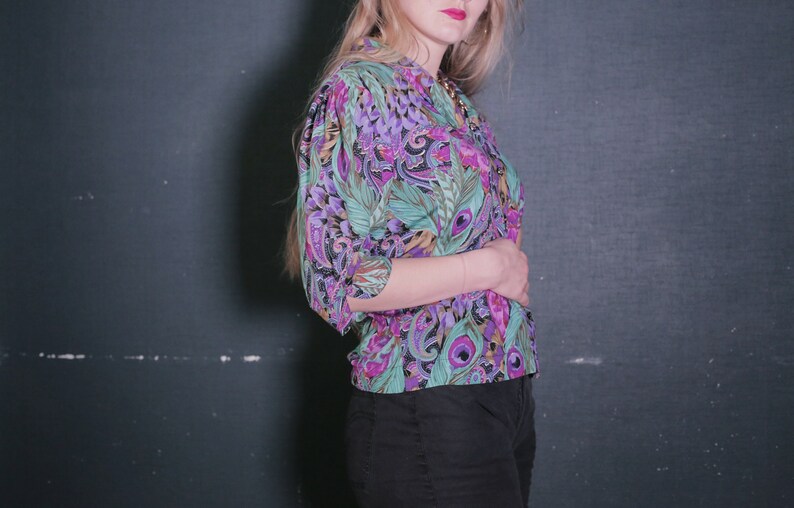 Vintage BLOUSE Purple Pink Golden Turquoise 80s Flower Feather Leaf Pattern Women's Shirt Short Sleeve Feminine Collared Floral Paisley Top image 8