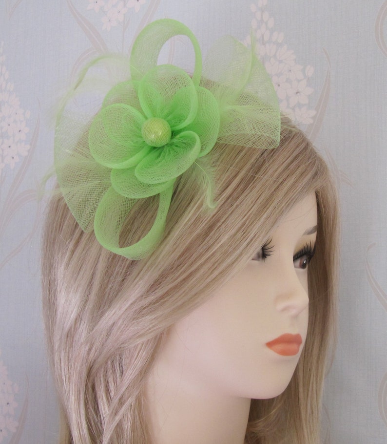 Lime Green Flower Fascinator Corsage sur un clip Bridal Prom Races Day Wedding Hair Piece Clip Kentucky Derby Wedding Hair Accessory image 1