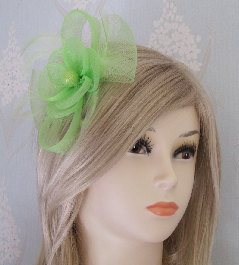 Lime Green Flower Fascinator Corsage sur un clip Bridal Prom Races Day Wedding Hair Piece Clip Kentucky Derby Wedding Hair Accessory image 2