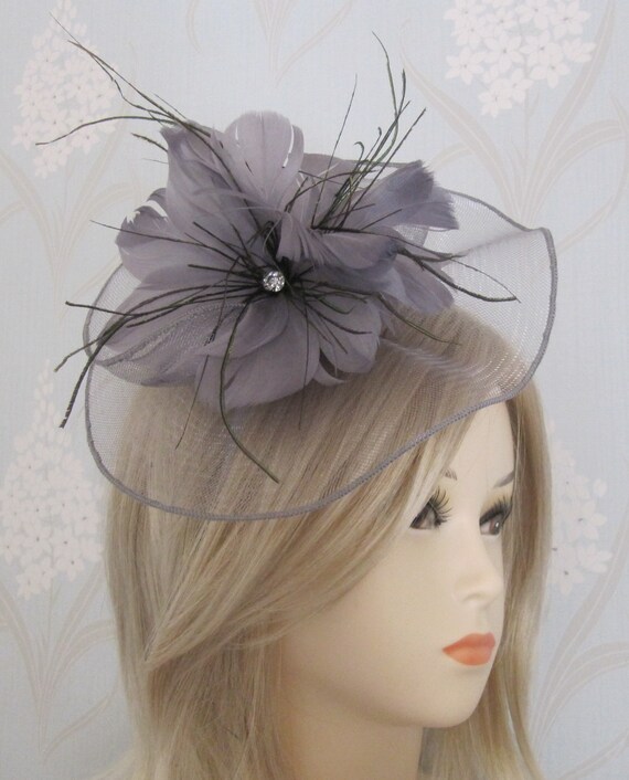 Womens//Girls Cream Hair Flower feather Fascinator On Comb Weddings Races Proms