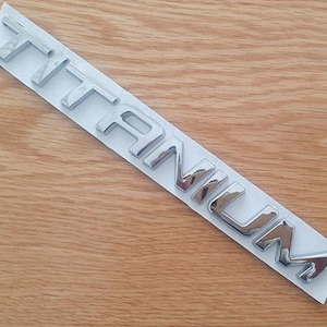 Calcomanía cromada con letras de titanio en plata 3D para Ford Mondeo MKV Kuga Ecosport Focus