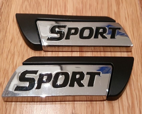 Emblema Auto Sportivo 3D In Metallo – Rosso E Nero, Adesivo Universale Per Bagagliaio O Parafango