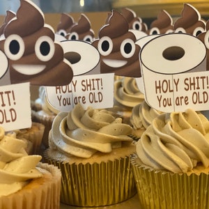 Set van 12 Holy Shit You're Old 30 40 50 60 70 Cupcake Toppers Kak Emoji