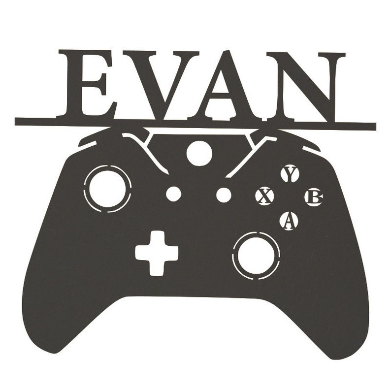 Pode incluir: Silhueta preta de metal de um controlador de videogame com o nome "EVAN" acima.