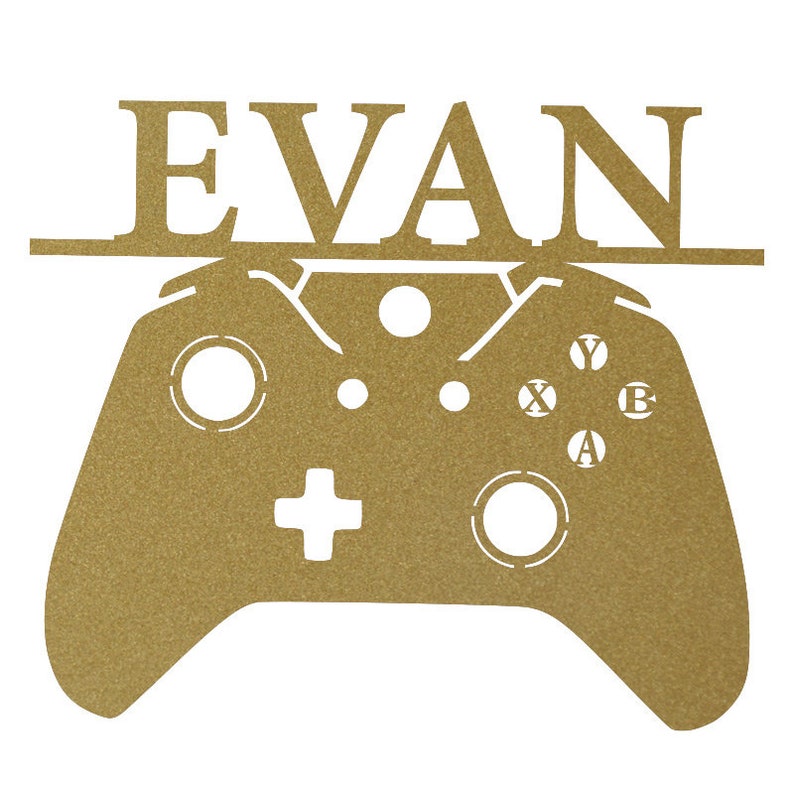 Pode incluir: Corte de metal dourado de um controlador de videogame com o nome "EVAN" acima.