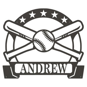 K&ouml;nnte beinhalten: Schwarzes Metall-Hausnummernschild im Baseball-Design mit einem Baseball und gekreuzten Schl&auml;gern in einem Kreis mit f&uuml;nf Sternen. Der Name "ANDREW" ist auf einem Banner unter dem Kreis dargestellt.